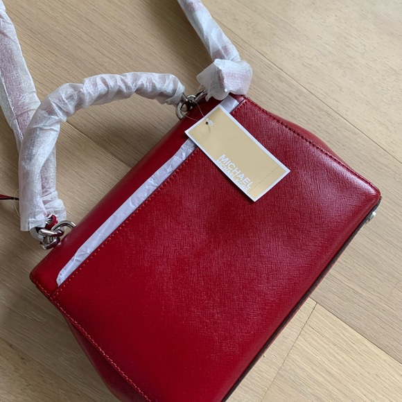 NWT Michael Kors Ava Small Saffiano Leather Crossbody Handbag Purse Cherry Red - Picture 7 of 9